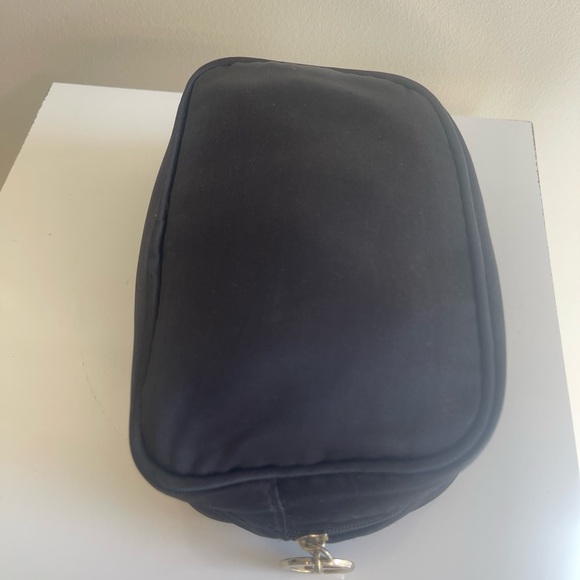 Giorgio Armani Parfums, Small Zippered Travel bag - Picture 7 of 14